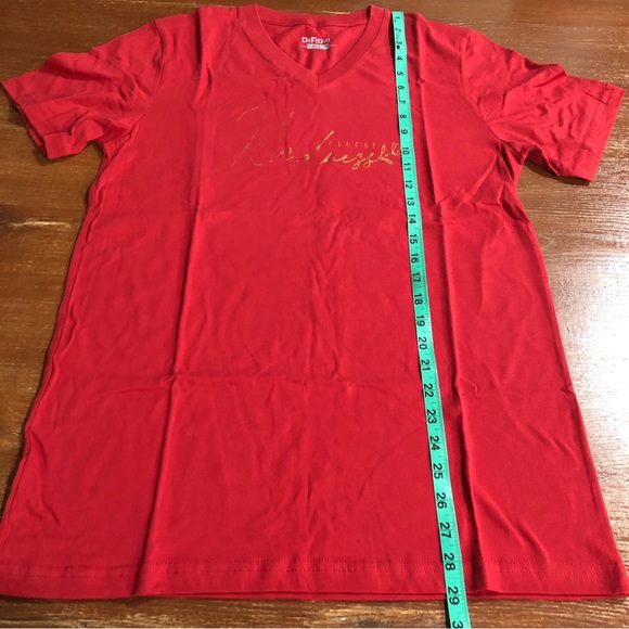 Red v-neck t-shirt - Picture 4 of 8